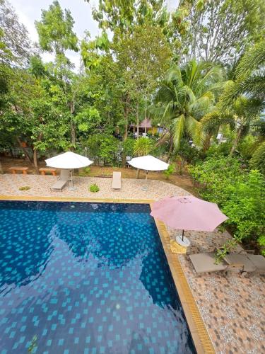 สระว่ายน้ำที่อยู่ใกล้ ๆ หรือใน OYA International Resort Phuket 普吉岛欧雅国际度假酒店