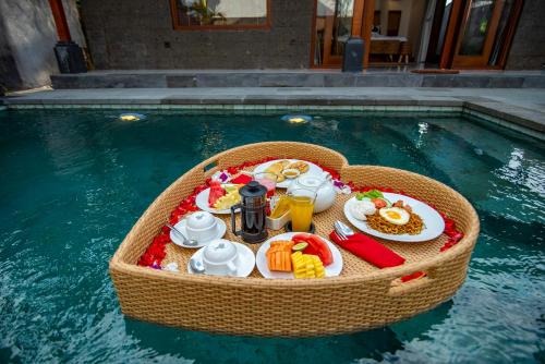 Makanan di atau berdekatan lodge