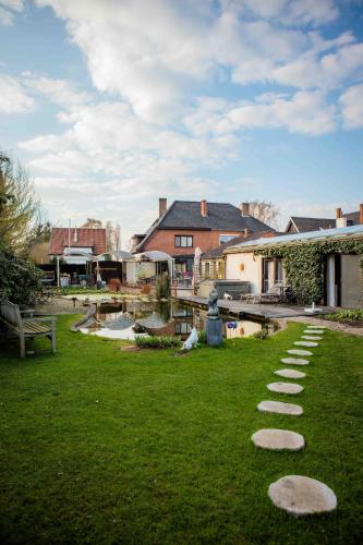 a garden with stepping stones in the grass at B&B 't Solveldje in Bilzen