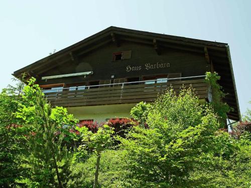 Un edificio con un cartel en el costado. en Chalet in Vorarlberg near Ski Slopes, en Egg