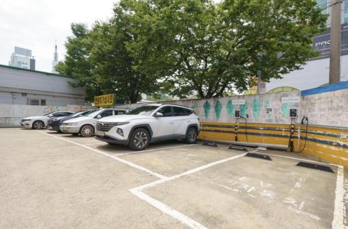a group of cars parked in a parking lot at Mokpo Sky Hotel in Mokpo