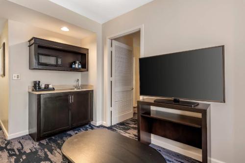 a living room with a large flat screen tv at The Connally Hotel Downtown Atlanta, an Ascend Collection Hotel in Atlanta