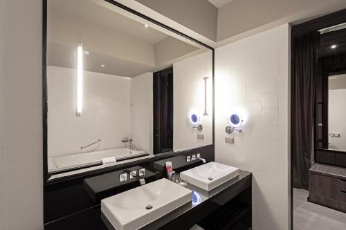 Ένα μπάνιο στο Siam At Siam Design Hotel Bangkok