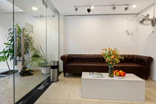 a living room with a couch and a table with flowers at happy house 2 in Lóc Ða