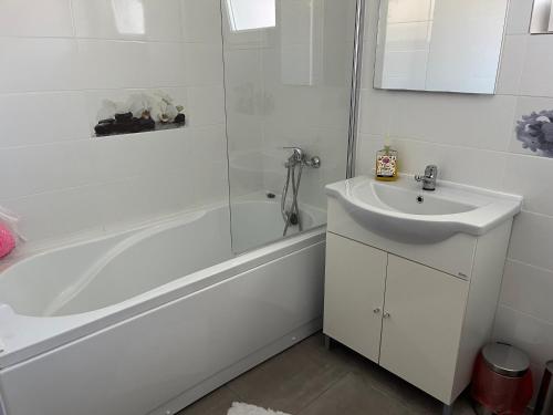 Gambar di galeri bagi Duplex Housy Brasov di Sînpetru