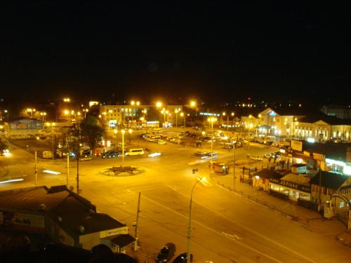 a city lit up at night with street lights at Apartment on Privokzalnaya 2/1 in Vinnytsya