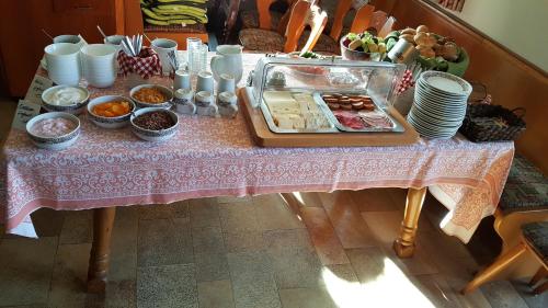 Φαγητό σε αυτός ο ξενώνας ή κάπου εκεί κοντά