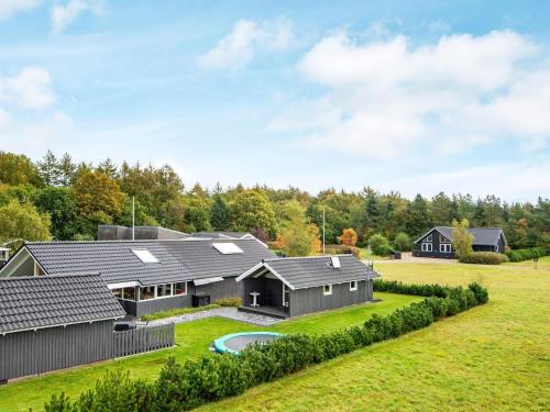 an aerial view of a house with a yard at Family Retreat in Hovborg - By Traum Ferienwohnungen in Hovborg
