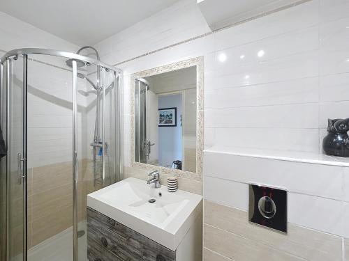 Koupelna v ubytování Les Pins Bleus