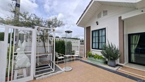 Balkoni atau teres di บ้านใจฟู
