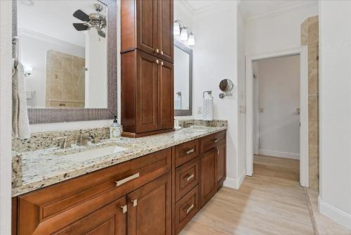 Koupelna v ubytování GRH14632 - Charlotte Harbor Area - 3 Bed 3 Baths House