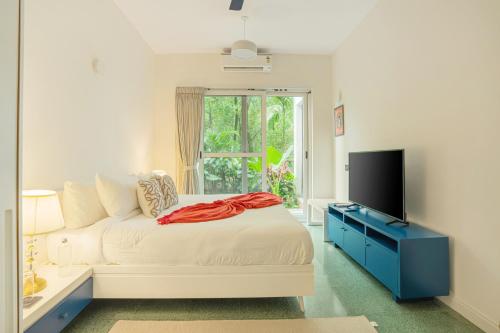 Postel nebo postele na pokoji v ubytování Casa Del Mar 4-BHK Villa with Pool, Bars, TV Lounge, Gazebo & Terraces