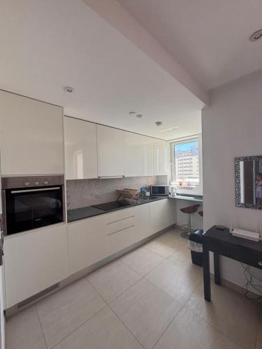 מטבח או מטבחון ב-Spacious Studio Flat