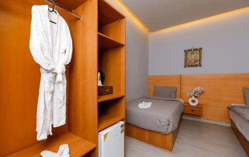 a small room with a bed and a bunk bed at Nut Pyramids Hotel in Cairo