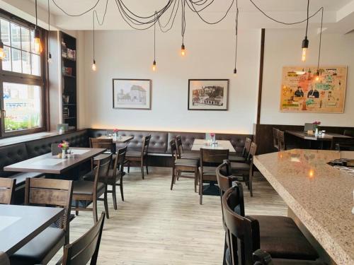 Restaurace v ubytování Möblierte Wohnung im Stadtzentrum