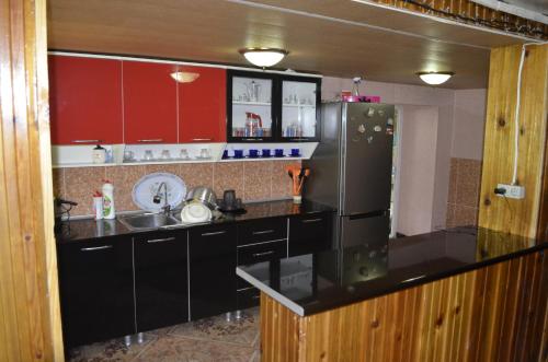 Una cocina o zona de cocina en Maia's Guesthouse