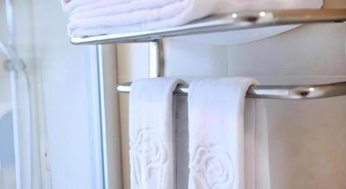two towels on a towel rack in a bathroom at London Hotel in Macau