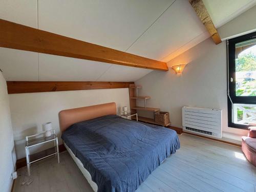 a bedroom with a large bed in a attic at Vacances au lac ! in Biscarrosse