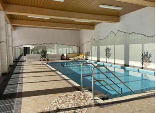 Bazén v ubytování Spa Apartment in den Alpen nebo v jeho okolí