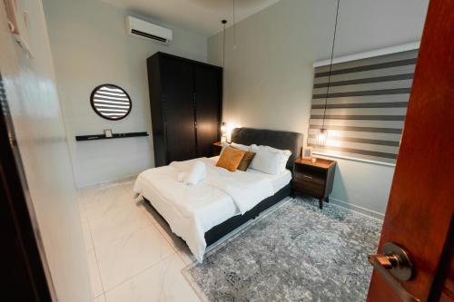 Кровать или кровати в номере Rumahkita Beranang TJS Holiday Homes