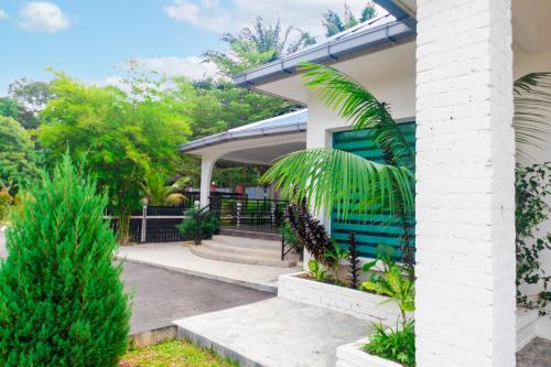 Сад в Rumahkita Beranang TJS Holiday Homes