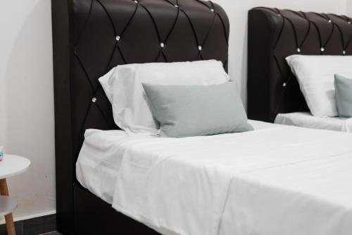 Кровать или кровати в номере Rumahkita Beranang TJS Holiday Homes
