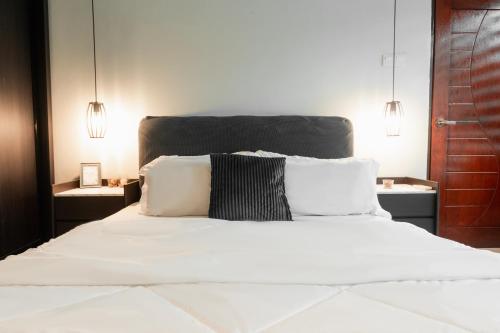 Кровать или кровати в номере Rumahkita Beranang TJS Holiday Homes
