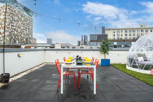 Penthouse Botanica- Wyndale Signature Stays photo 11