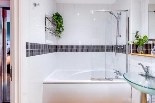 Penthouse Botanica- Wyndale Signature Stays photo 47