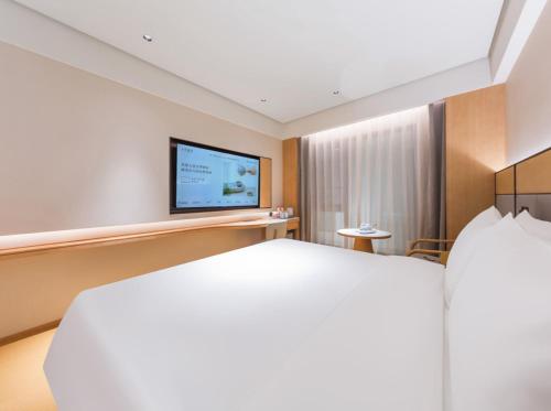 Ένα ή περισσότερα κρεβάτια σε δωμάτιο στο JI Hotel Beijing West Railway Station North Square