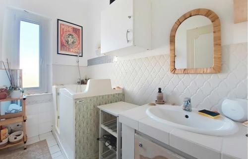a bathroom with a sink and a mirror at Villa bord de mer et base Nature in Fréjus