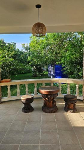 Κήπος έξω από το Tropical 1BR Bungalow in Rawai with Shared Pool