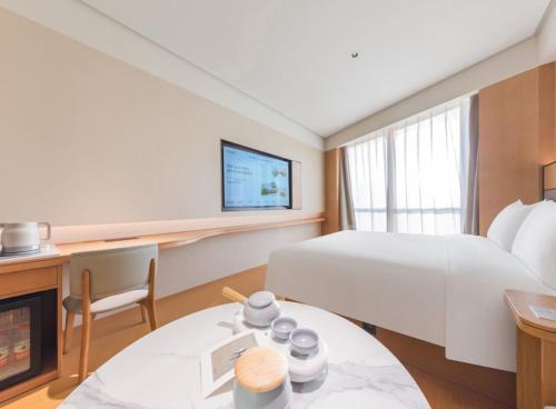Ένα ή περισσότερα κρεβάτια σε δωμάτιο στο JI Hotel Beijing West Railway Station North Square