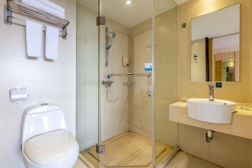 Bilik mandi di Guilin Riverside Hotel
