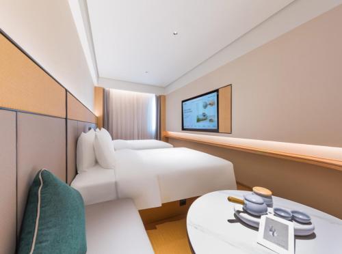 Ένα ή περισσότερα κρεβάτια σε δωμάτιο στο JI Hotel Beijing West Railway Station North Square