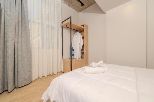 Saint Mykonos Apartment near Piraeus Ferry Port