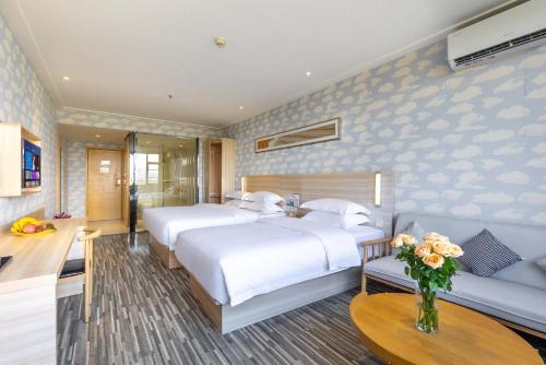 Katil atau katil-katil dalam bilik di Guilin Riverside Hotel