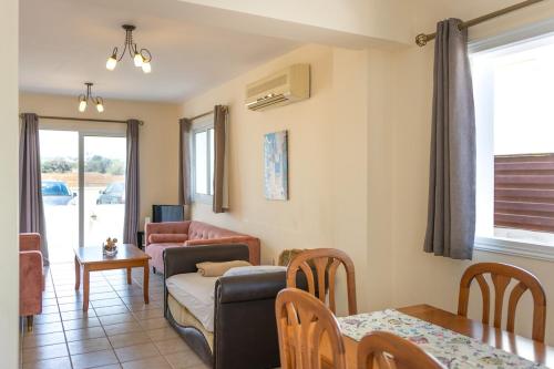Χώρος καθιστικού στο Sirena Bay Beach Villa