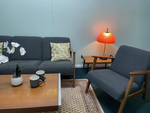 Ein Sitzbereich in der Unterkunft Royal Hotel Dungog