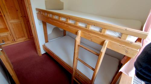 an overhead view of a bunk bed in a room at FerienFleckl in Warmensteinach
