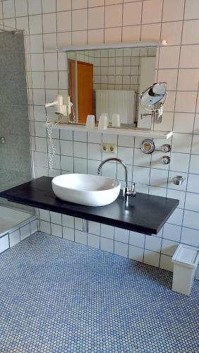 a bathroom with a sink and a mirror at FerienFleckl in Warmensteinach