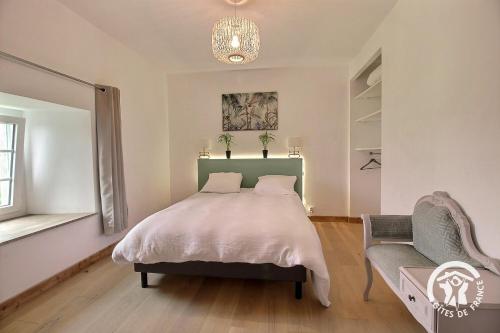 Ein Bett oder Betten in einem Zimmer der Unterkunft Manoir de kerloscant