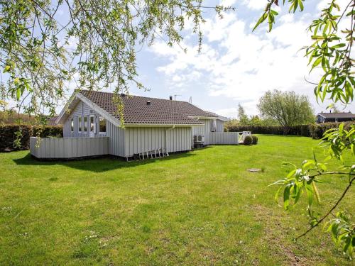 a white house with a large yard at Luxury Beach Retreat - By Traum Ferienwohnungen in Rude