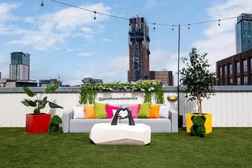 Penthouse Botanica- Wyndale Signature Stays photo 6
