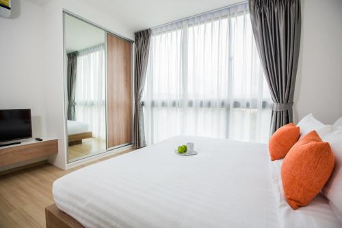 Ένα ή περισσότερα κρεβάτια σε δωμάτιο στο Connext Residence Phuket