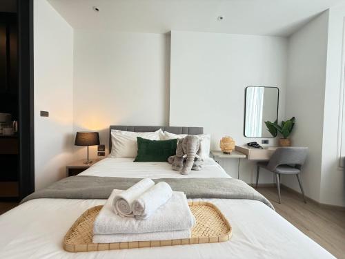 a bedroom with a bed with towels on it at Edge central Pattaya by kansiree in Pattaya
