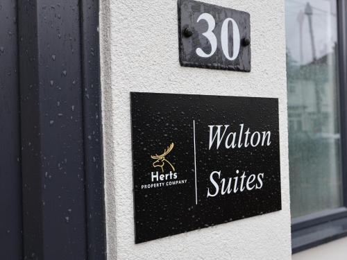 Sijil, anugerah, tanda atau dokumen lain yang dipamerkan di Walton Suites