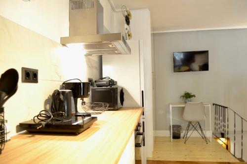 Nhà bếp/bếp nhỏ tại Aiolos Sea loft central market Palaio Faliro