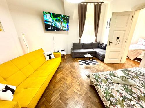 Bachelor's apartment - Smoking area - Private courtyard