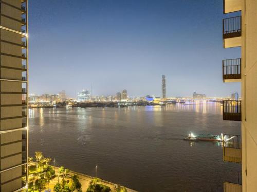 Prime 2BR Retreat, Creek Harbour Views & Comfort Near Restaurants